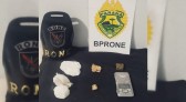 Durante abordagem no Padre Ulrico Polícia Militar apreende crack, maconha e cocaína