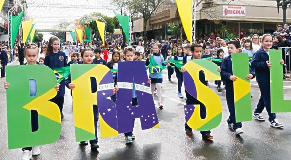 Desfile da Independência destaca diversidade e atuação das instituições