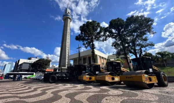 Prefeitura expõe novos veículos e máquinas adquiridos para a frota municipal