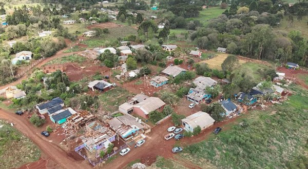 Simepar confirma tornado em Santa Maria do Oeste e rajadas de vento recordes pelo Estado