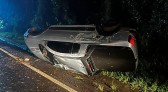 Caminhonete capota na PR-180 e condutor é socorrido