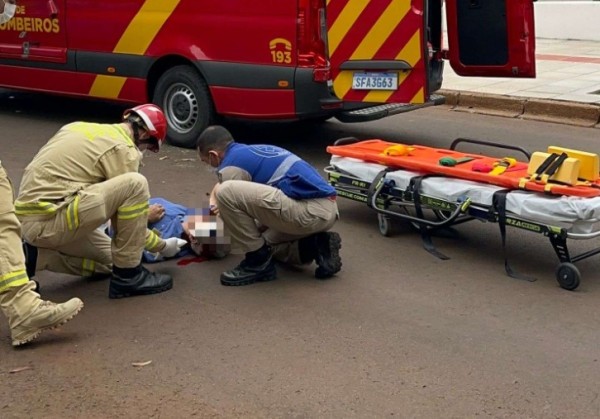 Idoso fica ferido após queda de bicicleta