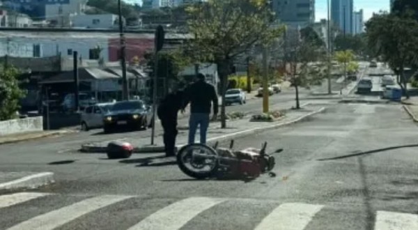 Motociclista fica ferido em colisão no Bairro Industrial