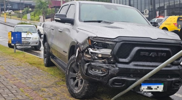 Motorista sofre mal súbito ao volante provoca acidente
