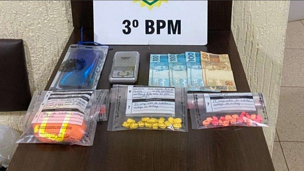 Adolescentes são apreendidos com ecstasy e cocaína após abordagem