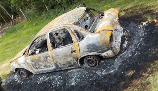 Veículo é encontrado queimado no interior de Cantagalo