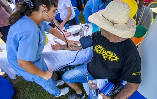 Campanha Agosto Azul reforça importância do cuidado com a saúde do homem