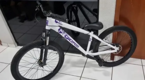 Roubo de bicicleta termina com um preso e três menores apreendidos