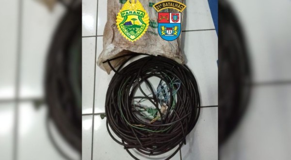 Homens são presos suspeitos de furto no interior de Marmeleiro