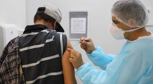 SC deve receber mais 316 mil vacinas contra Covid-19 nesta semana
