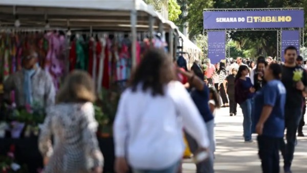 Desemprego no trimestre cai para menor taxa da série histórica