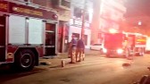 Bombeiros são mobilizados para combate à incêndio em prédio