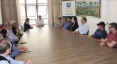 Prefeitura e Itaipu debatem parceria para asfaltamento no interior