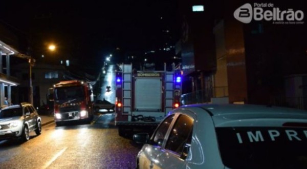 Casa é destruída por incêndio e morador tem queimaduras