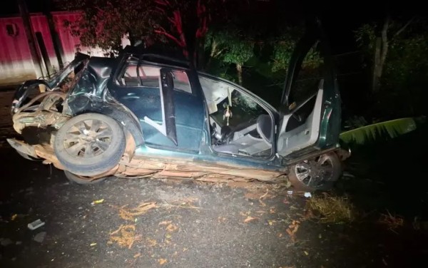 Colisão frontal deixa três feridos na PR-886