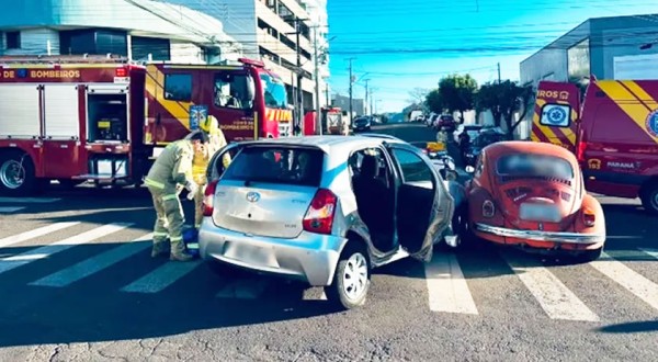 Colisão entre três veículos deixa mulher ferida no Bairro Alvorada