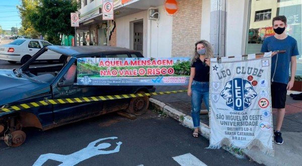 LEO Clube São Miguel do Oeste promove campanha de trânsito