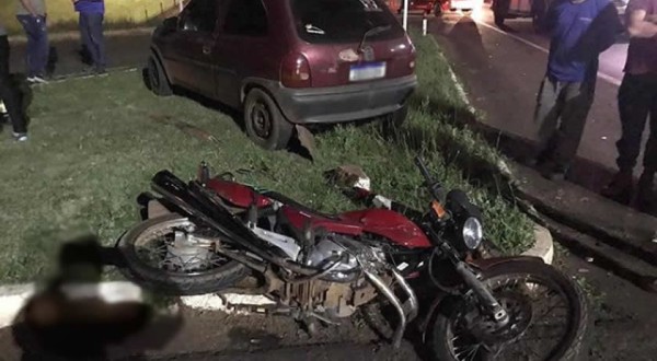 Jovem fica ferido em acidente com motocicleta