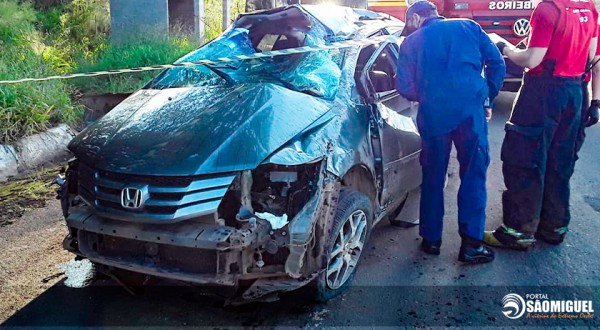 Capotamento deixa homem gravemente ferido na BR-282 em São Miguel