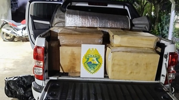Polícia de Barracão apreende carga de camarão ilegal transportada em caminhonete