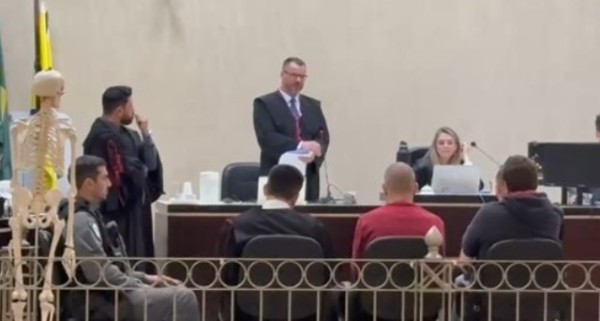 Júri de acusados de homicídio é interrompido e recomeça na sexta-feira (8)