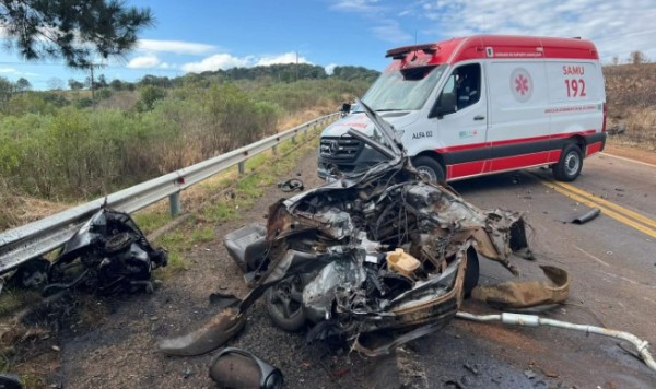 Duas pessoas morrem em grave acidente na PR-170