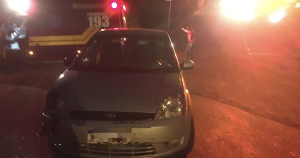 Colisão entre carro e moto deixa um homem ferido