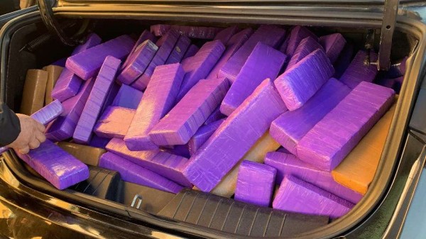 PRF apreende mais de 270 kg de maconha em abordagem a carro no Oeste do Paraná