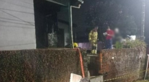 Incêndio criminoso atinge residência durante a madrugada