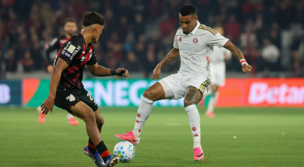 Athletico vence o Internacional, emplaca quarta vitória seguida e segue no G-3 da Série A
