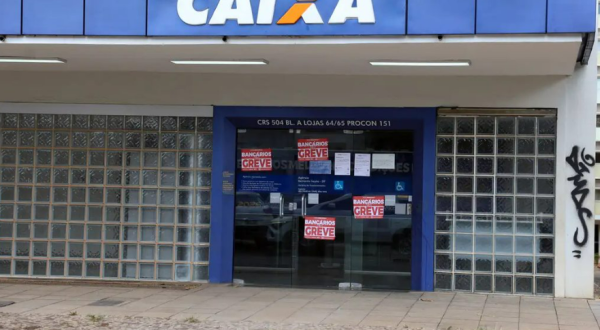 Empregados da Caixa rejeitam proposta e mantêm greve nacional