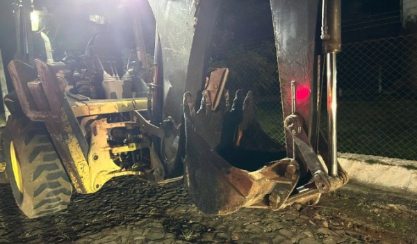 Motociclista morre após colisão com retroescavadeira na PR-281