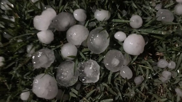 Forte chuva de granizo atingiu Dois Vizinhos na madrugada