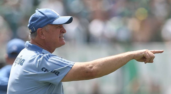 Felipão negocia com Chapecoense após demissão de Mozart