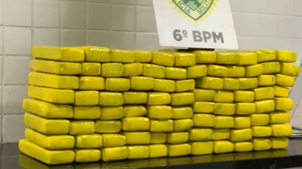 Adolescente de 17 anos é apreendida transportando 50 kg de maconha