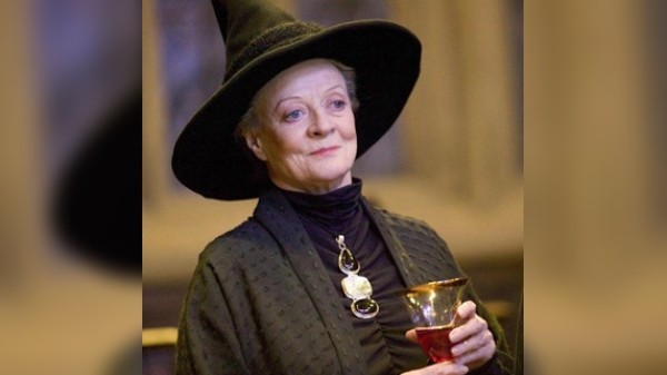 Maggie Smith, atriz de 'Harry Potter' e 'Downton Abbey', morre aos 89 anos