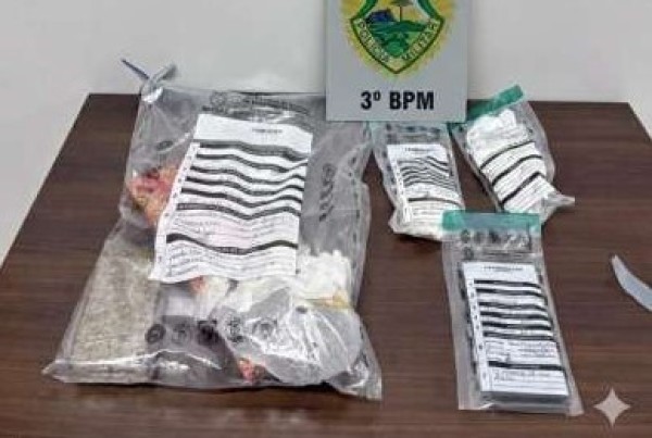 Mais de um quilo de drogas é apreendido, três são detidos