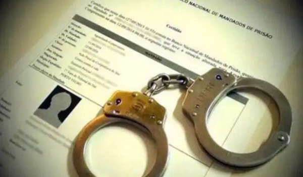 Mulher é presa em cumprimento de mandado no bairro Padre Ulrico