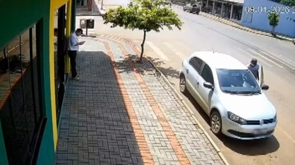 Dono de carro chama polícia para denunciar furto e descobre que veículo foi levado por engano pelo lava-rápido