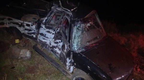 Homem fica em estado grave após acidente entre caminhonete e caminhão na PRC-280