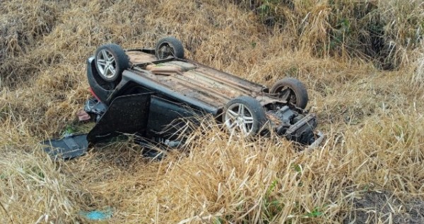 Morador de Francisco Beltrão fica ferido em capotamento de carro na BR-163