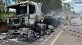 Caminhão é destruído por incêndio na BR-158