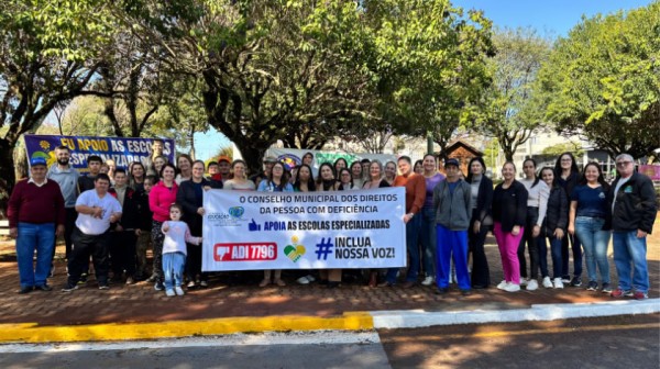 Pais e professores vão às ruas: Supremo decide futuro das escolas especializadas