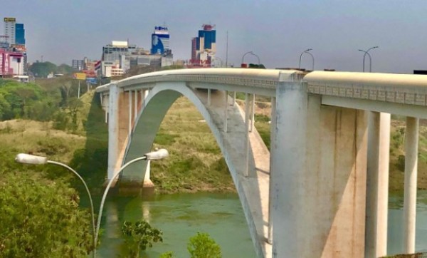 Ônibus de turismo ficam proibidos de circular na Ponte da Amizade