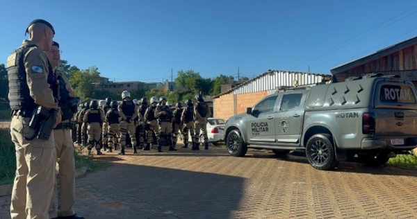 Polícia Militar e Defesa Civil desocupam terreno público no Terra Nossa