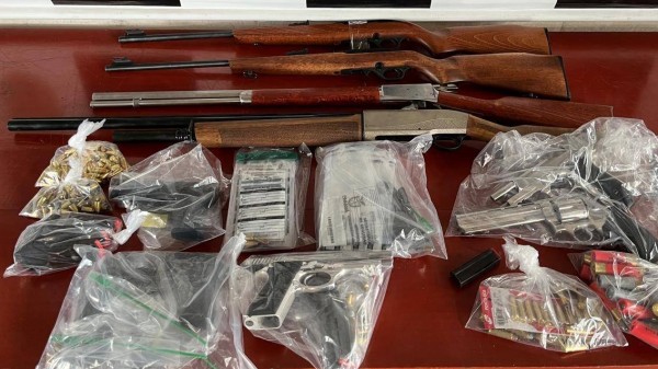 PCPR apreende 10 armas e prende 6 pessoas por posse irregular de arma de fogo, em Dois Vizinhos