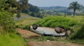 Capotamento deixa idoso ferido na PR 280, em Marmeleiro