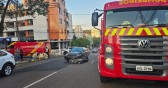Acidente entre carro e motocicleta deixa pai e filho feridos