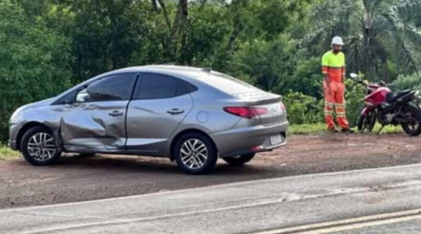 Casal fica ferido em colisão entre moto e carro na PR-180 