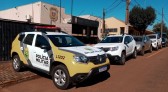 Homem é contido pela Polícia Militar após ameaçar pedestres com enxada